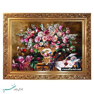 سجادة طاولة مزينة بالزهور
